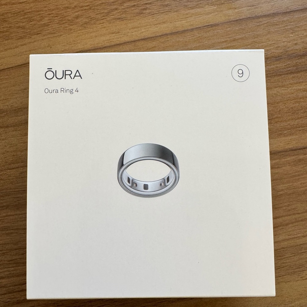 Oura Ring 4 Silver - Size 9 - BRAND NEW & SEALED